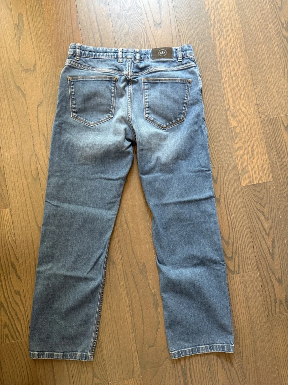 Peter Millar Crown Crafted Men's 32 Waist Med. Blue Relaxed Fit Jeans 27” Inseam